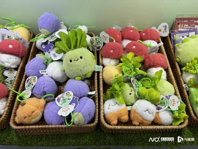 超720亿玩具厂家花式推新品、降价抢客PG电子游戏麻将胡了潮玩市场去年规模
