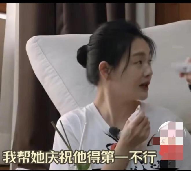 儿恢复工作笑靥如花鼻梁高挺疑似整容麻将胡了网址替大s感到不值小s二女(图3)