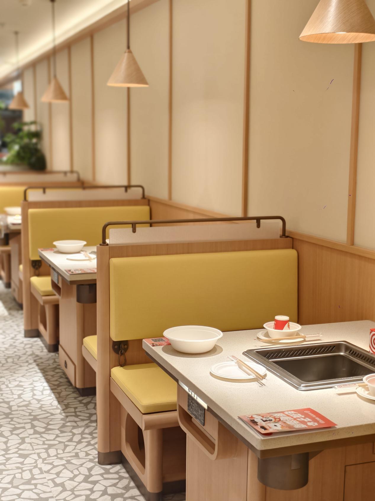 户苏州 创新场景开启“与宠相伴”火锅新体验麻将胡了试玩模拟器海底捞宠物友好主题店落(图3)